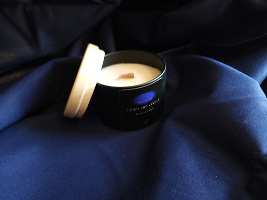 Woodwick Candle Honey and Vanilla Scented 4oz